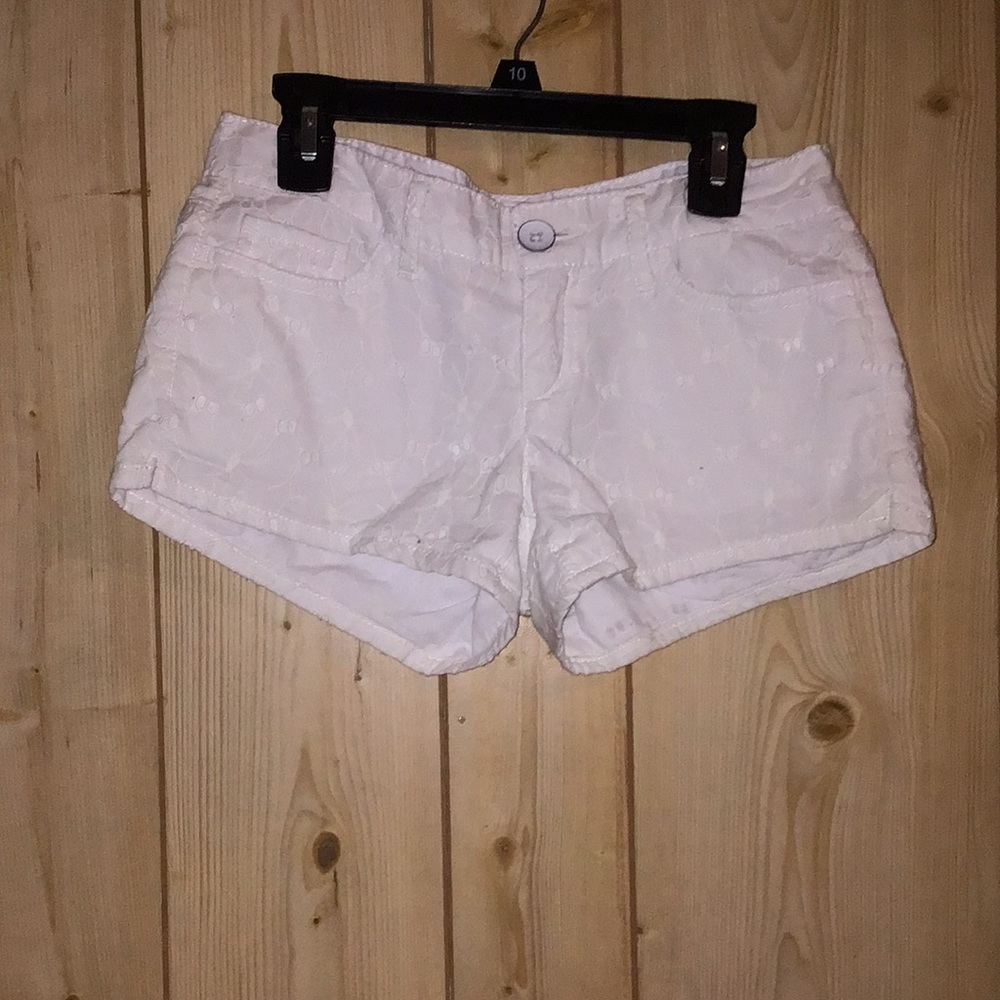 Been worn size 0 or 14 white shorts areopostale